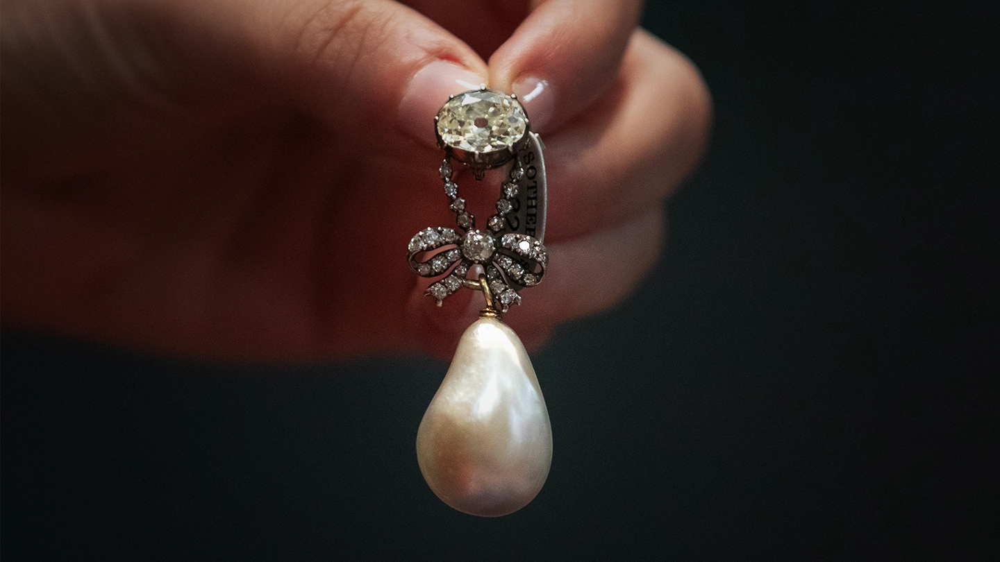 Natural teardrop pearl and diamond pendant once owned by Marie Antoinette Natural teardrop pearl and diamond pendant once owned by Marie Antoinette