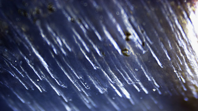 A natural nacreous pearl from the Mytiloidea superfamily displays an effect reminiscent of a meteor shower. Photomicrograph by Rajesh Patel; field of view 4 mm. A natural nacreous pearl from the Mytiloidea superfamily displays an effect reminiscent of a meteor shower. Photomicrograph by Rajesh Patel; field of view 4 mm.