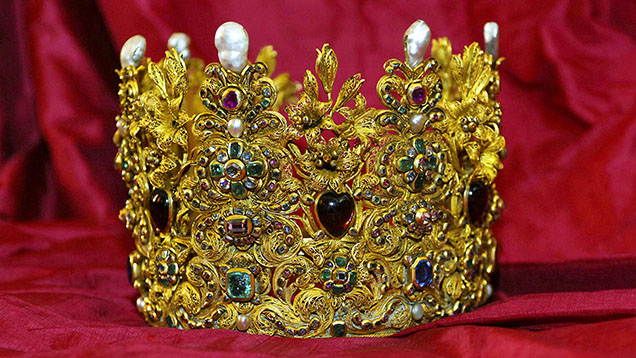 Figure 19. In 1685, Grand Duchess Vittoria della Rovere of Tuscany commissioned Giovanni Comparini and Giuseppe Vanni to create a jeweled crown in honor of Santa Maria Maddalena de’ Pazzi. The crown is studded with 655 stones, including 412 diamonds, 80 emeralds, and 114 rubies. Thought to be lost during Napoleonic times, it was rediscovered in 2010. Courtesy of Ecclesiastical Heritage. Figure 19. In 1685, Grand Duchess Vittoria della Rovere of Tuscany commissioned Giovanni Comparini and Giuseppe Vanni to create a jeweled crown in honor of Santa Maria Maddalena de’ Pazzi. The crown is studded with 655 stones, including 412 diamonds, 80 emeralds, and 114 rubies. Thought to be lost during Napoleonic times, it was rediscovered in 2010. Courtesy of Ecclesiastical Heritage.