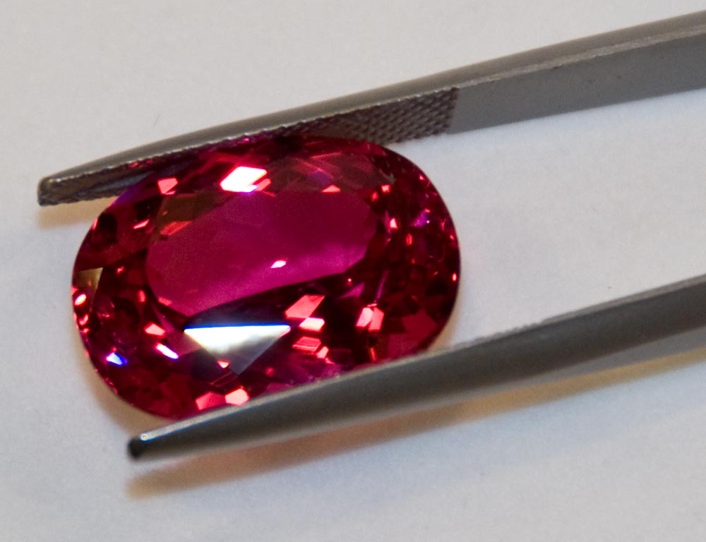 スピネル | スピネルストーン - GIA