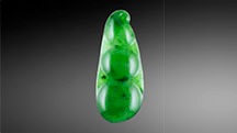 Figure 1. Face-up view of the 23.71 × 9.67 × 2.59 mm jade carving. Photo by Diego Sanchez. Figure 1. Face-up view of the 23.71 × 9.67 × 2.59 mm jade carving. Photo by Diego Sanchez.