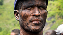 A Colombian independent miner