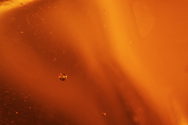 Gas bubbles revealed in the artificial glass. Gas bubbles revealed in the artificial glass.