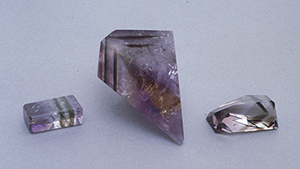 {带多层烟水晶的紫黄晶  Dr. Michael S. Krzemnicki , Jun 1, 2000} - image