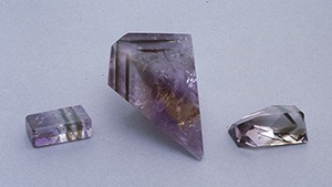 {Reversible Color Modification of Blue Zircon by Long-Wave Ultraviolet Radiation} - image