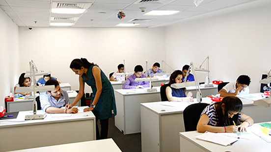 講師はすべての学生に関心を寄せています。 講師はすべての学生に関心を寄せています。