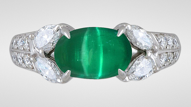 Figure 1. The emerald in this ring displays dual-color light green and white double chatoyancy. The stone measures 8.39 × 5.71 × 4.22 mm. Photo by Momo Matsumura. Figure 1. The emerald in this ring displays dual-color light green and white double chatoyancy. The stone measures 8.39 × 5.71 × 4.22 mm. Photo by Momo Matsumura.