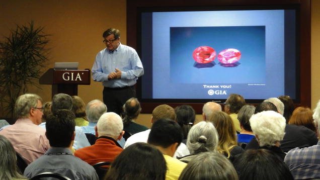 Robert Weldon discusses ruby photography at the 2013 Sinkankas Symposium in Carlsbad, California on April 6. Photo by Tao Hsu.