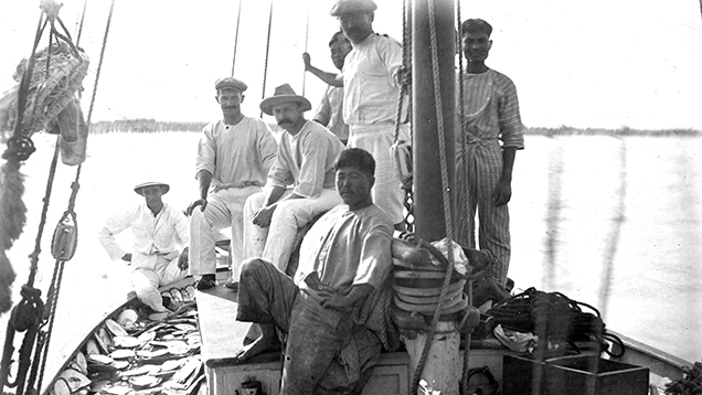 Broome pearl lugger crew. Broome pearl lugger crew.