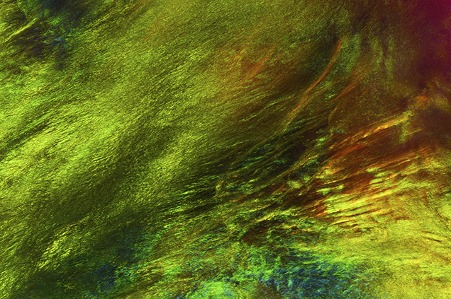 Play-of-color phenomenon in imitation opal.