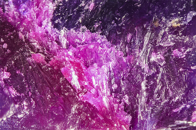 Fibrous internal structure of serpentine resembles that of sugilite. Fibrous internal structure of serpentine resembles that of sugilite.