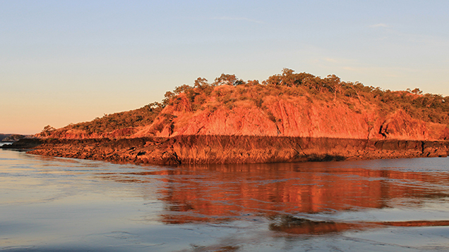Strickland Bay, traditional pearl shell collecting area. Strickland Bay, traditional pearl shell collecting area.