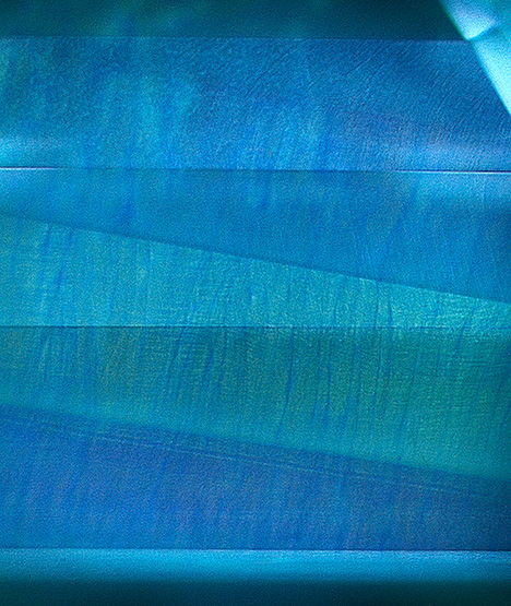 DiamondView image shows green and blue fluorescence. DiamondView image shows green and blue fluorescence.