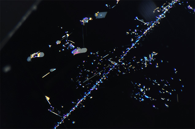 Flaky particles and rutile silk stringers in a 10.47 ct sapphire from Montana. Flaky particles and rutile silk stringers in a 10.47 ct sapphire from Montana.