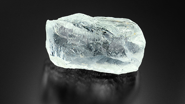 Large rough beryl crystal containing multiphase inclusions. Large rough beryl crystal containing multiphase inclusions.