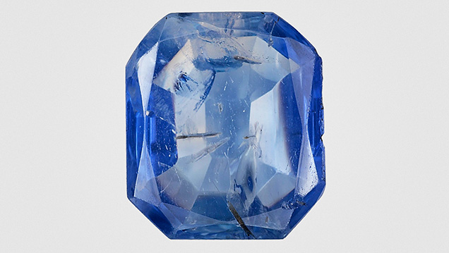 The 14.06 ct blue Kashmir sapphire featuring pargasite inclusions The 14.06 ct blue Kashmir sapphire featuring pargasite inclusions