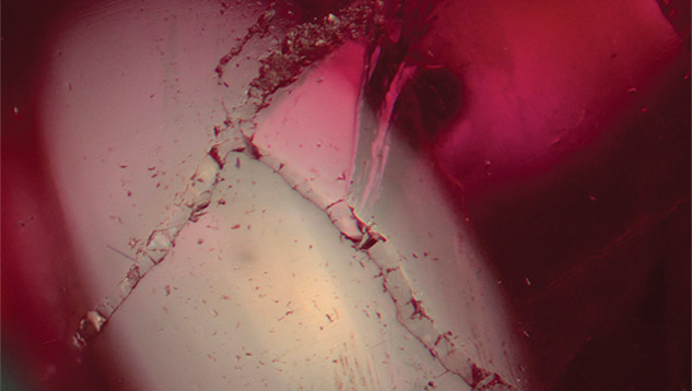 Fractures, filled with glass