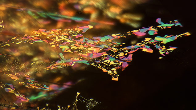 Platelets in scapolite reveal iridescence Platelets in scapolite reveal iridescence
