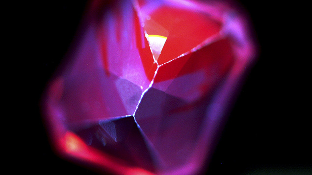Sapphire with luminescent band