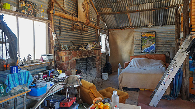 Opal miner’s home. オパール鉱山労働者の家