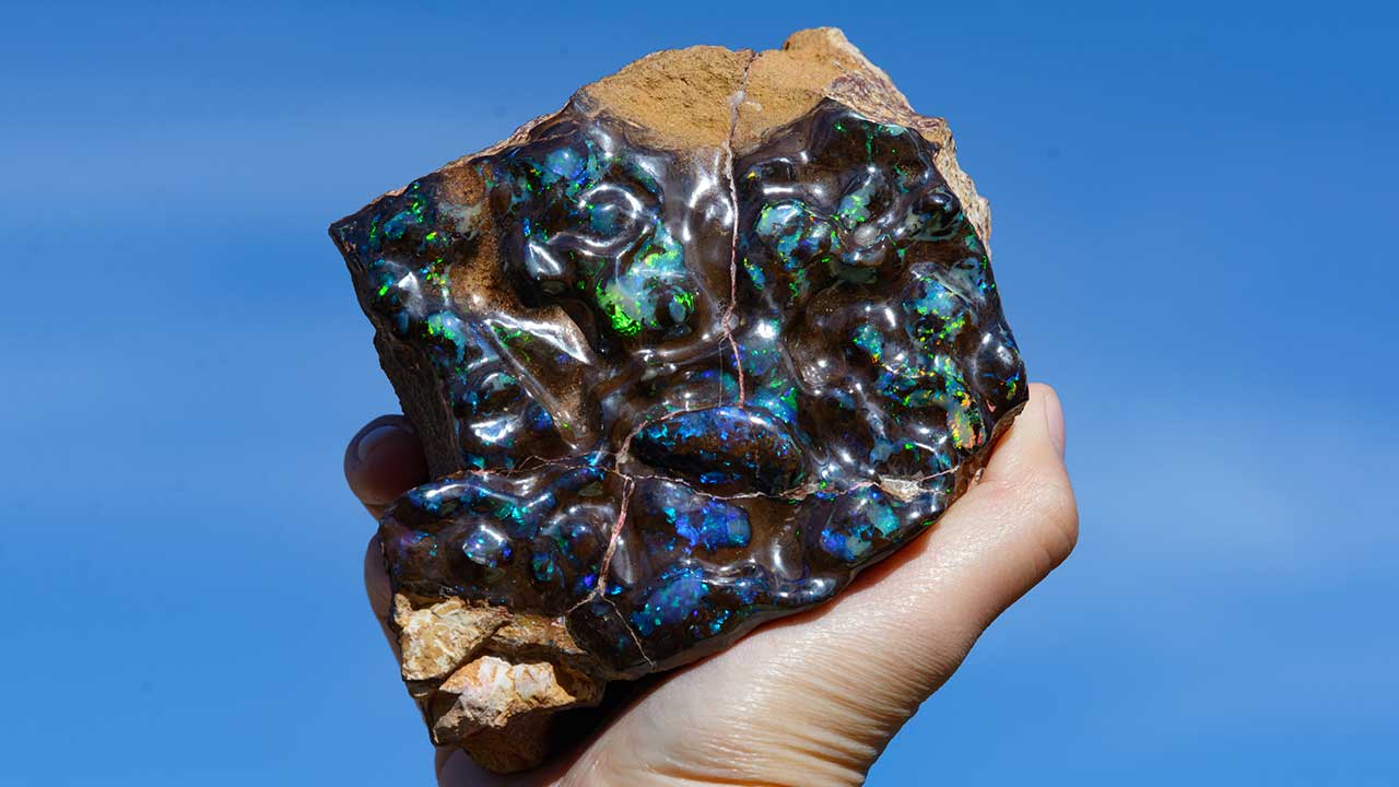 DSC_2398_185863-1280x720.jpg. Opal miners call this structure of boulder opal bubbles. Photo by Andrew Lucas/GIA.