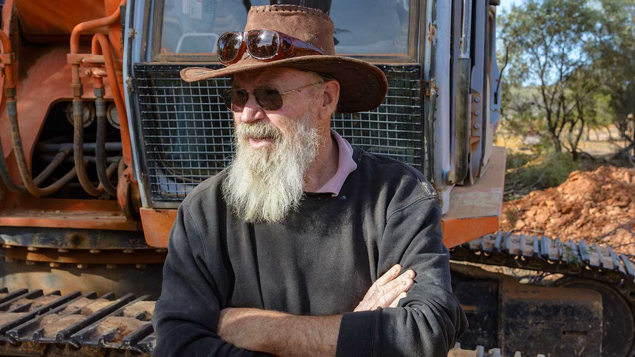 DSC_3091_185788-1280x720.jpg. This opal miner near Yowah almost looks like he would have fit right in during the settlement period of the western United States. Photo by Andrew Lucas/GIA.