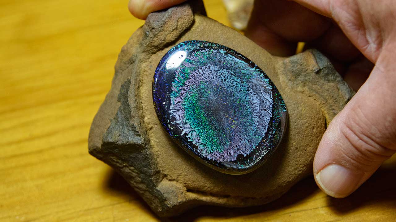 DSC_3572_185880-1280x720.jpg. Opal artist Eddie Maguire turns boulder opal into pieces of art. Photo by Andrew Lucas/GIA.
