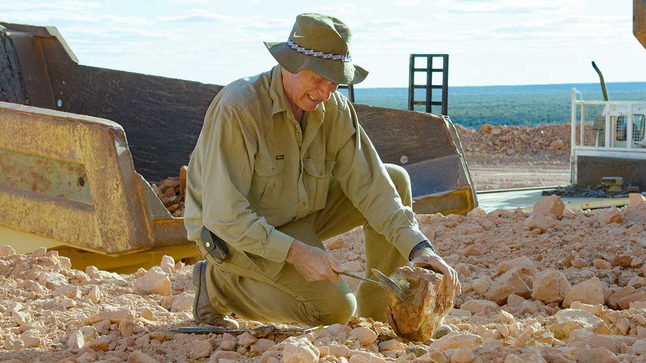 DSC_4260-1280x720.jpg. Eric Stelzer has decades of experience mining boulder opal near Quilpie and continues to see the potential in searching for Australian opal. Photo by Andrew Lucas/GIA.
