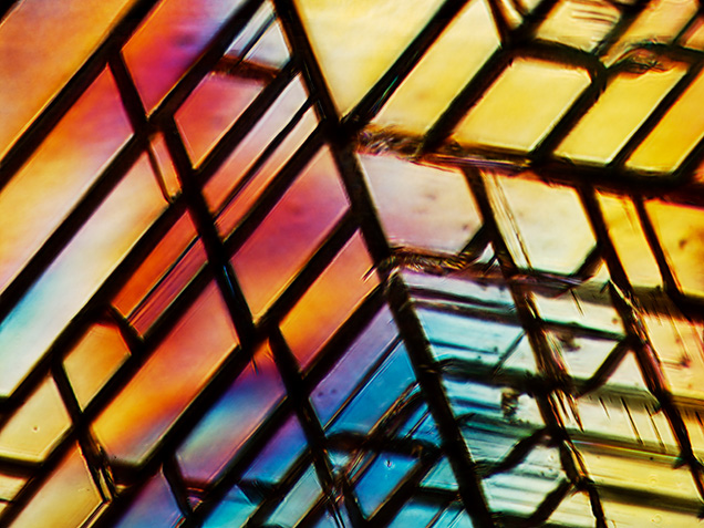 High-order interference colors between crossed polars. High-order interference colors between crossed polars.
