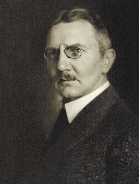 Dr. Hjalmar Schacht Dr. Hjalmar Schacht