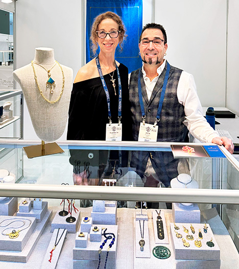 Figure 1. Elizabeth and Jack Gualtieri of Zaffiro at their AGTA booth. Photo by Jennifer Stone-Sundberg. Figure 1. Elizabeth and Jack Gualtieri of Zaffiro at their AGTA booth. Photo by Jennifer Stone-Sundberg.