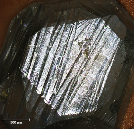 Several groups of parallel lines on the surface of the HPHT synthetic. Several groups of parallel lines on the surface of the HPHT synthetic.