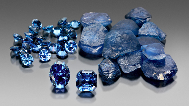 Flat tabular shape of rough Yogo sapphire Flat tabular shape of rough Yogo sapphire