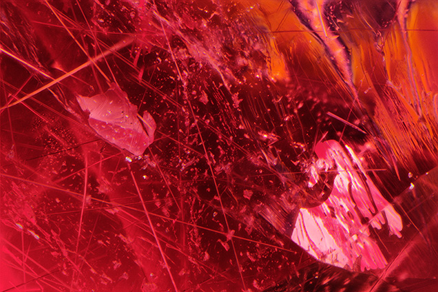 These fractures and gas bubbles are evidence of clarity enhancement. These fractures and gas bubbles are evidence of clarity enhancement.