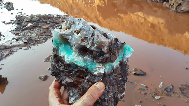 New chalcedony found in rough