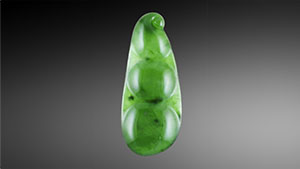 Figure 1. Face-up view of the 23.71 × 9.67 × 2.59 mm jade carving. Photo by Diego Sanchez.