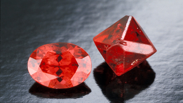 艳红色尖晶石