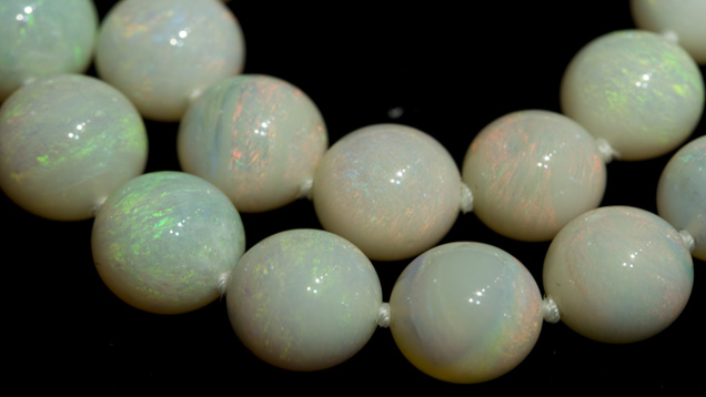 Light-coloured opal beads