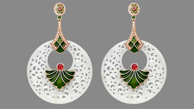 Shirley created this design to demonstrate harmony among different colors and shapes. She used carved jadeite to symbolize Chinese culture. – Photo courtesy Shenzhen Meiher Jewelry Ltd.