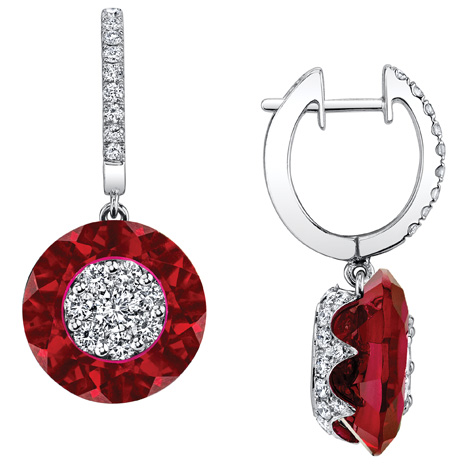 这些 18K 白金耳环来自 Bhansali（班萨里）的“One”系列，上面镶嵌着实验室合成的红宝石及总克拉重量为 1.53 的钻石。 照片版权归 Bhansali（班萨里）所有