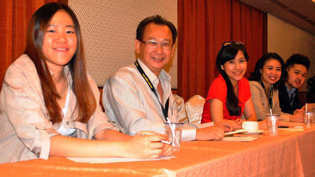 来自亚洲各地的校友出席了马来西亚分会的首次“全亚洲”会议。