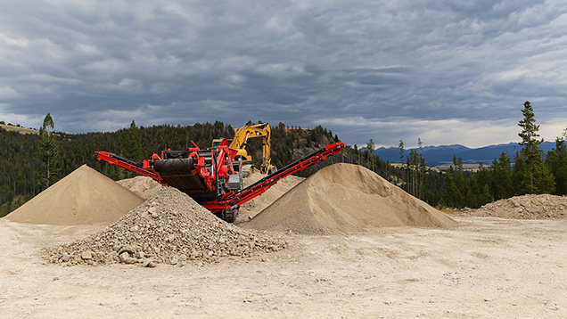 Dry screening and concentrating plant near Sapphire Gulch