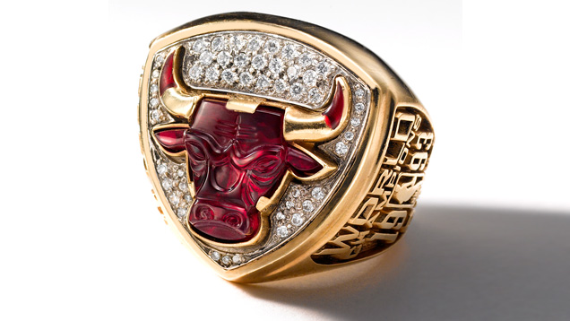 Image showing the top and side of the 1993 Chicago Bull championship ring