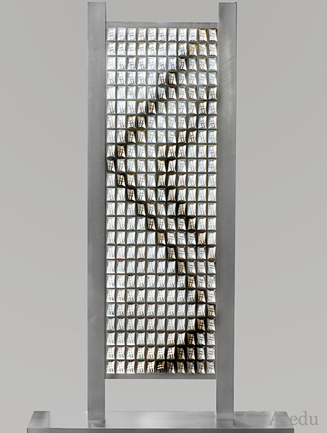 A large sculpture of carved crystals framed in aluminum. The lattice consists of 24 rows of 11 stones and measures 163 x 51 cm.