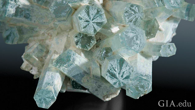 A large aquamarine crystal with trapiche patterns.