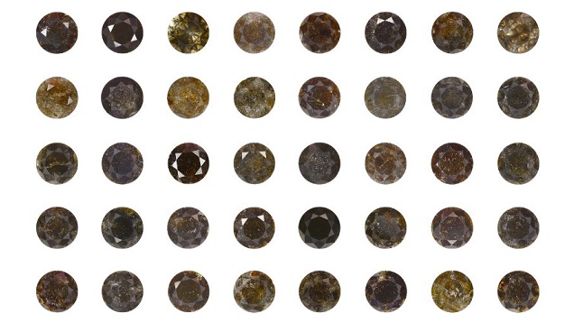 Black diamonds are set in rows of eight; there are five rows.