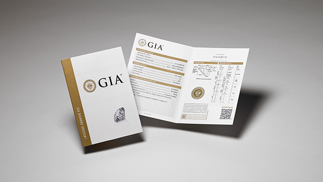 GIA 钻石分级报告，像这样的 Diamond Dossier® （钻石鉴定精简版证书），提供使用 4C 标准的钻石质量全面评估。 <a href=