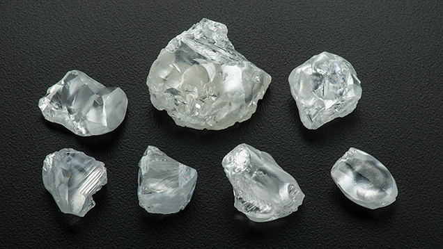 Group of type IIa rough diamonds