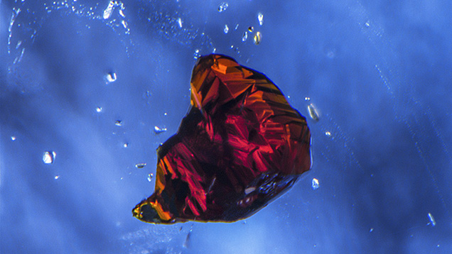 Sphalerite inclusion in gahnite.