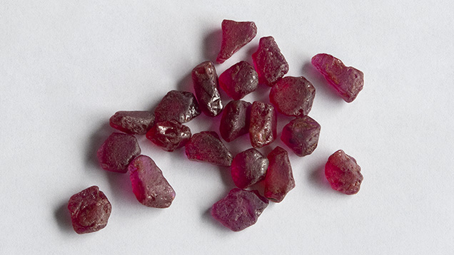 Large rubies weighing more than 1 g up for auction.